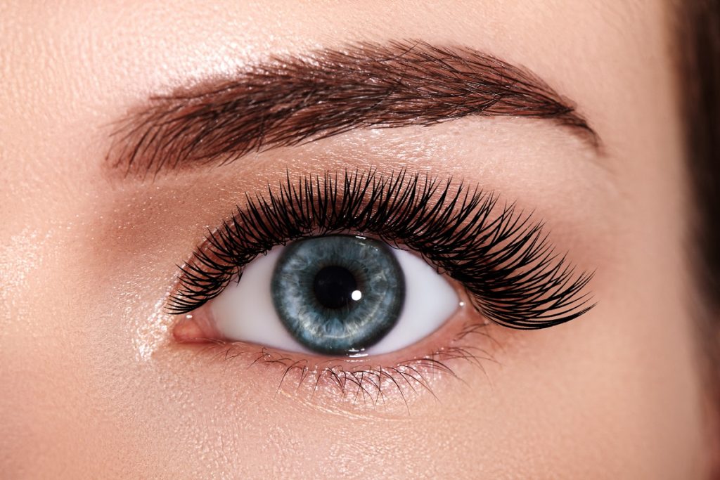 LASIK-Los-Angeles-Experts-Say-to-Treat-Your-Eyes-with-Care-When-Wearing-Makeup